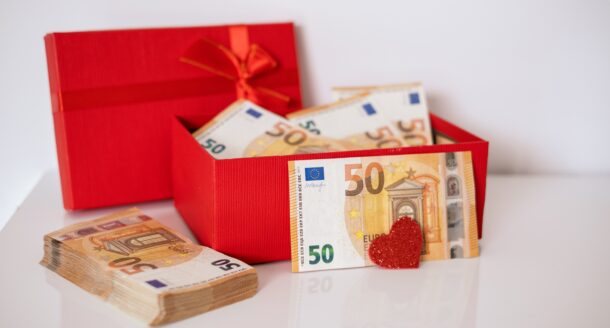 Guía de regalos de San Valentín por menos de 50 euros: ideas originales y asequibles