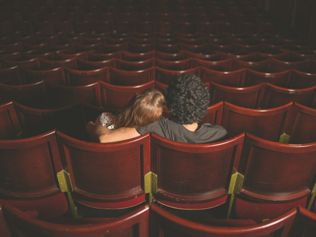 pareja en teatro