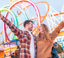 Divertimento insieme in un parco tematico